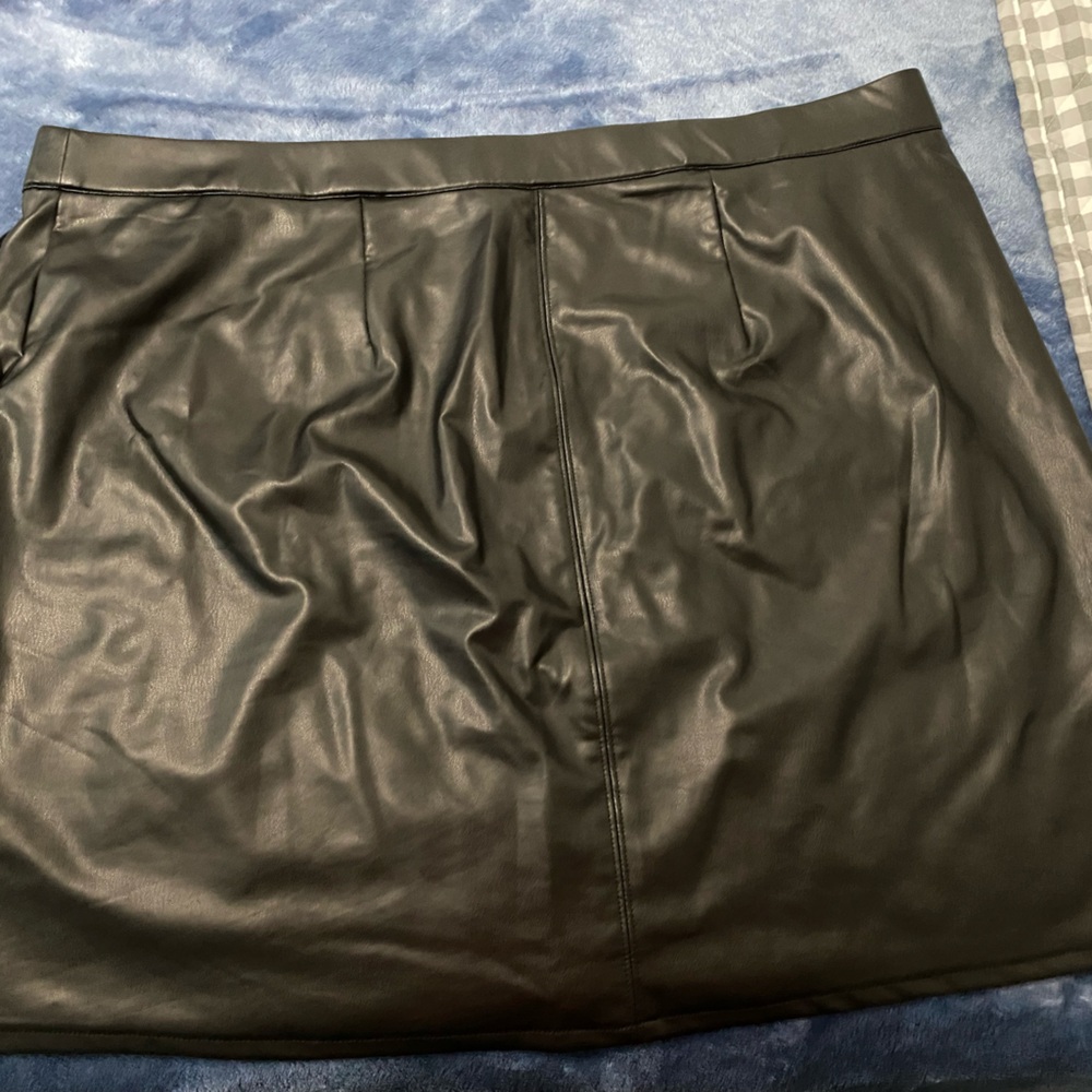 Skirt - Picture 3 of 3